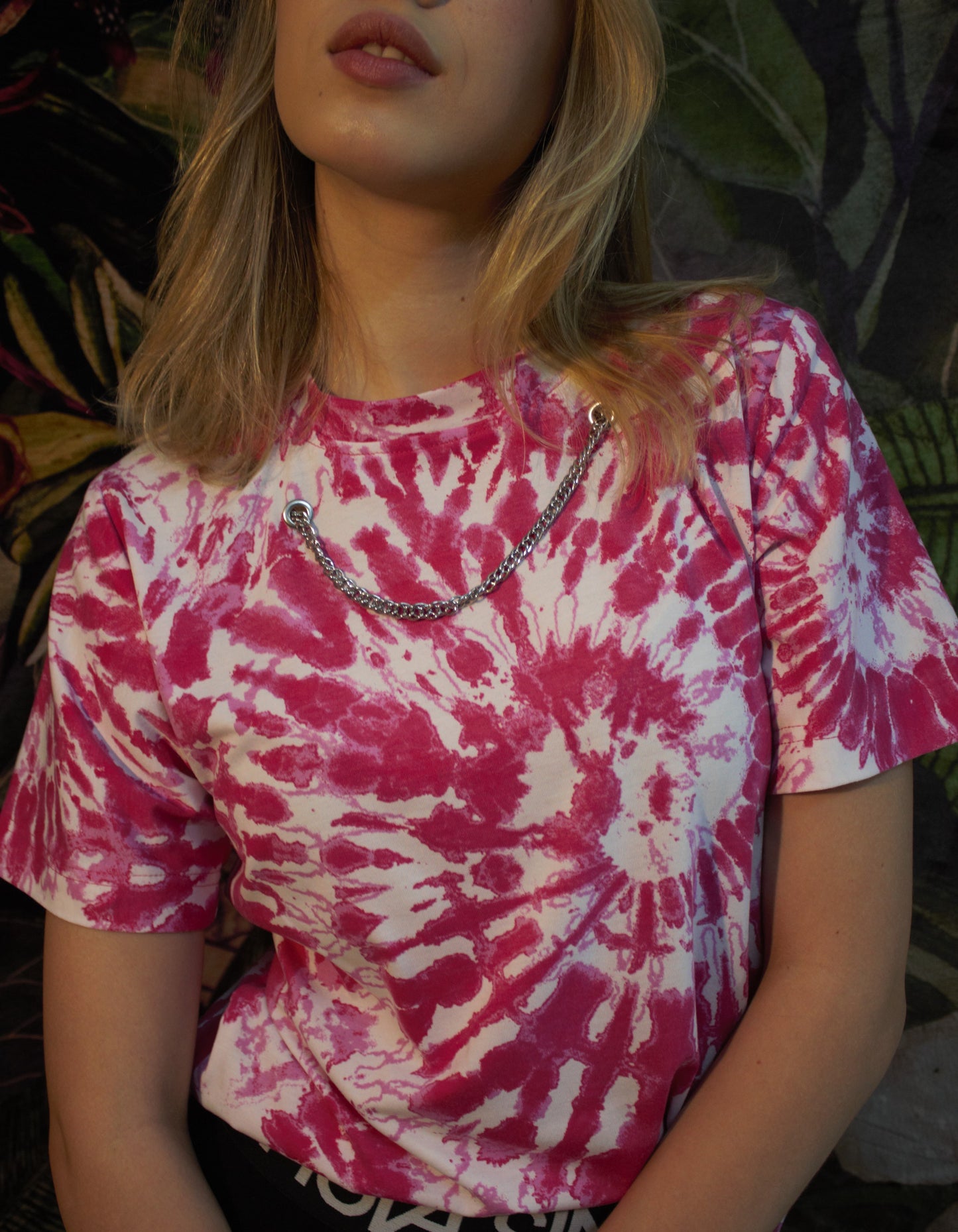 Tie-dye chained T-shirt